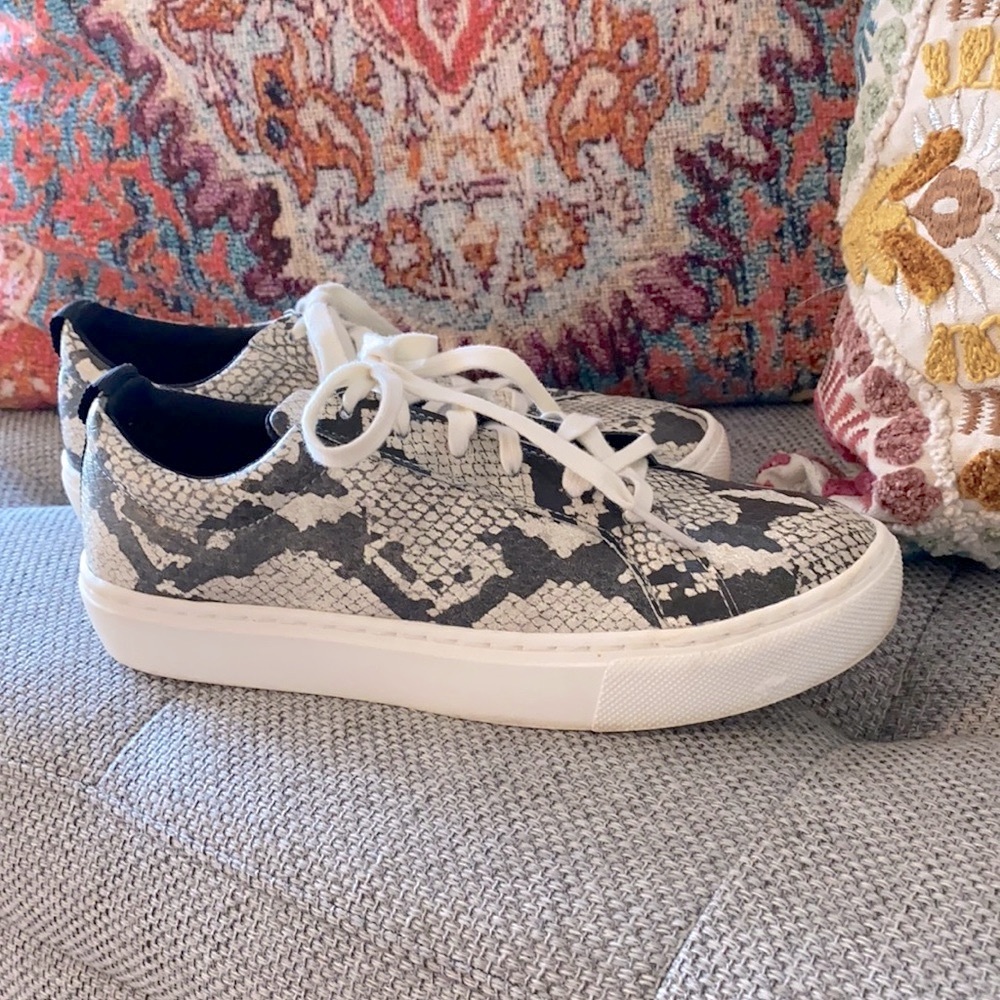 LIKE NÉW DR. SCHOLLS BE FREE 6.5 SHOE - Picture 2 of 8